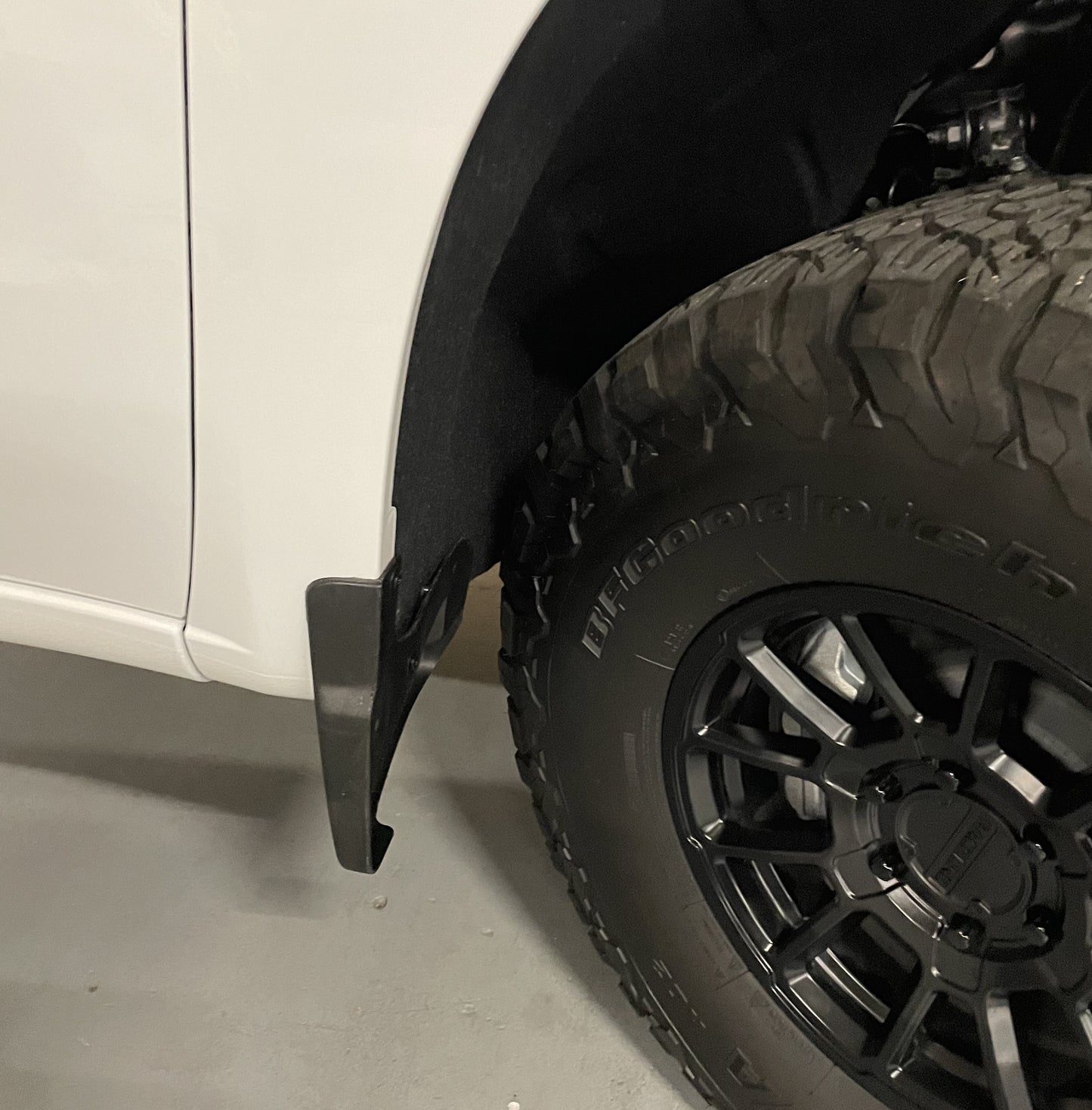 BLACKLAKE Front Wheel Well Kit to Enable 35" Tires