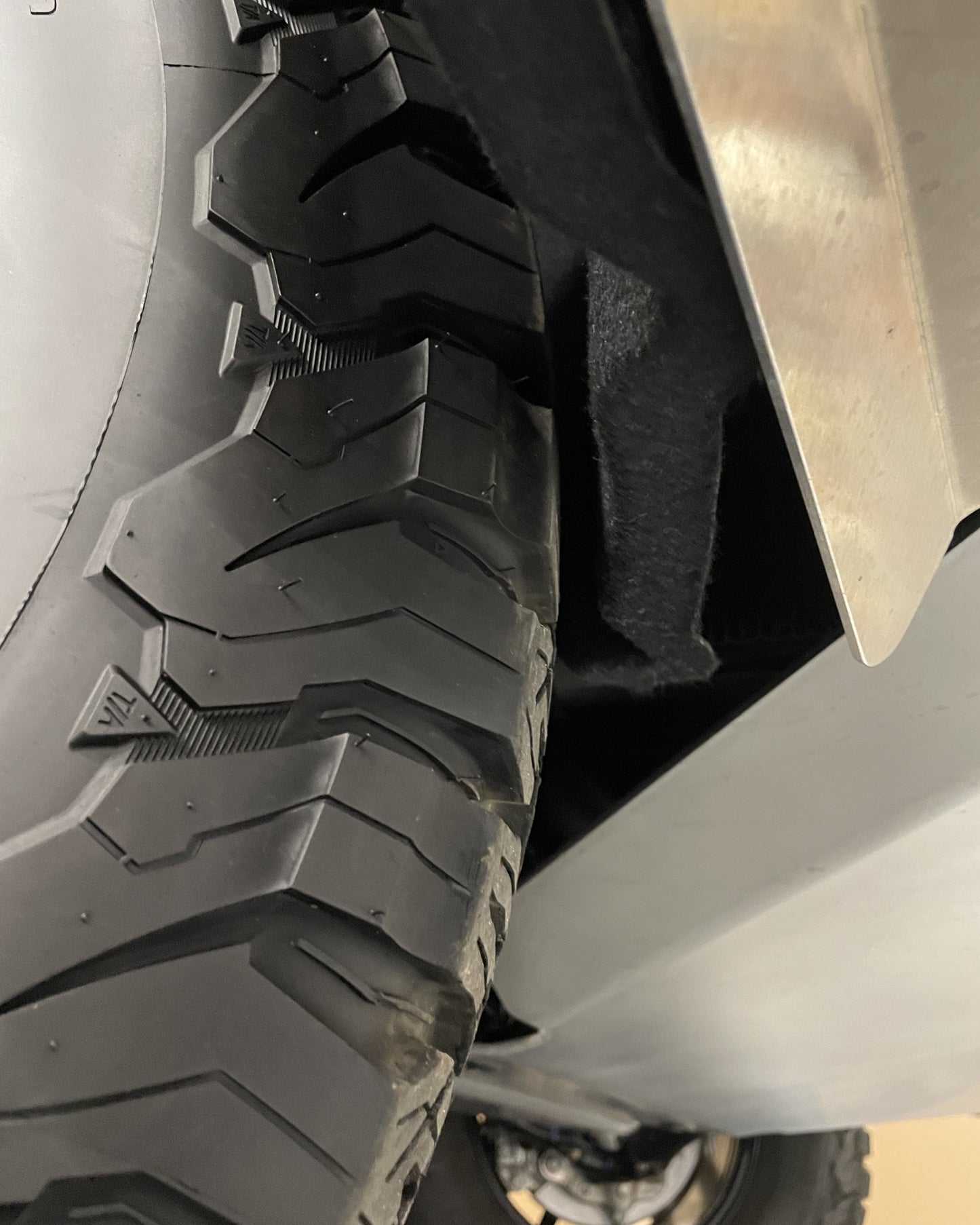 BLACKLAKE Front Wheel Well Kit to Enable 35" Tires